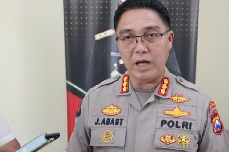 Kabid Humas Polda Jatim, Kombes Pol Jules Abraham Abast di Surabaya, Rabu (10/12/2025). 