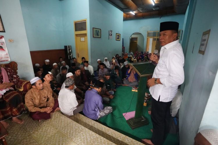 Calon gubernur Jawa Barat nomor urut 2 Tubagus Hasanudin saat berkampanye di Kecamatan Panyingkiran, Kabupaten Ciamis, Senin (2/4/2018).