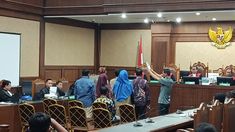 Guru Menangis di Sidang Nadiem, Cerita Sekolahnya Jadi Hebat Usai Dapat Chromebook