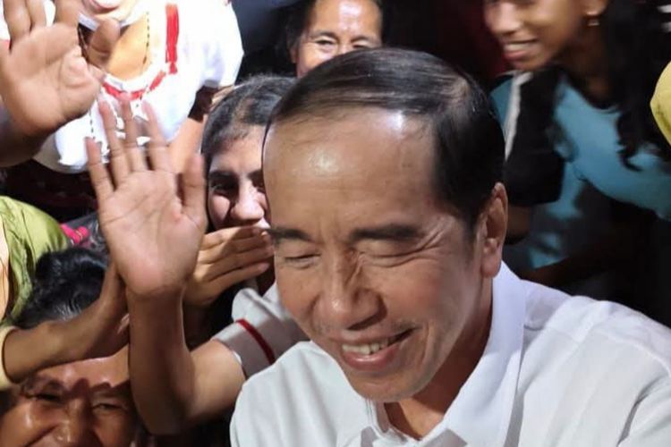 Jokowi Bermalam Bersama Penyintas Gempa di Pulau Palue, Warga: Kami Tidak Sendirian 