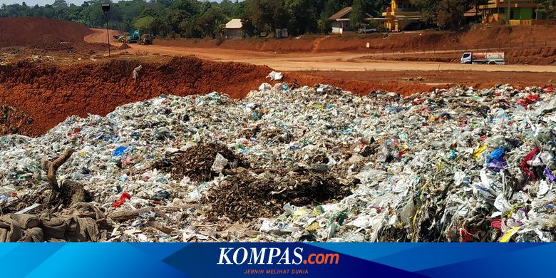 Sampah Luar  Negeri  di Burangkeng Dibawa Truk  Milik Pabrik 