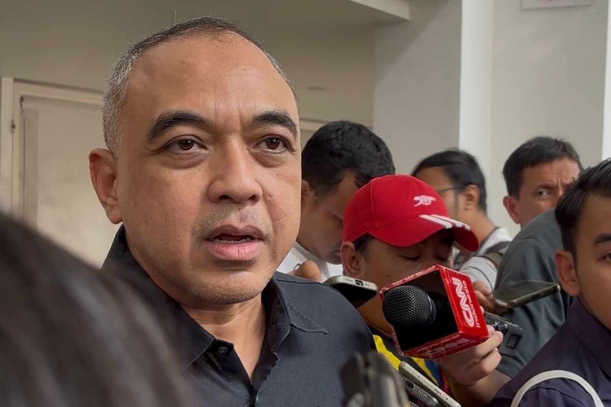Manajer Timnas U23 Indonesia, Ahmed Zaki Iskandar, saat berbicara kepada media di Stadion Madya pada Senin (23/6/2025).