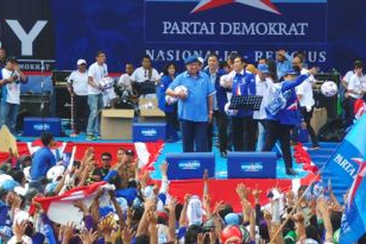 Ketua Umum Partai Demokrat Susilo Bambang Yudhoyono dalam kampanye Partai Demokrat di Semarang, Sabtu (29/3/2014).