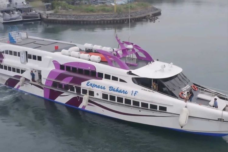 Kapal cepat Ekspres Bahari 1F melayani rute Banyuwangi - Denpasar