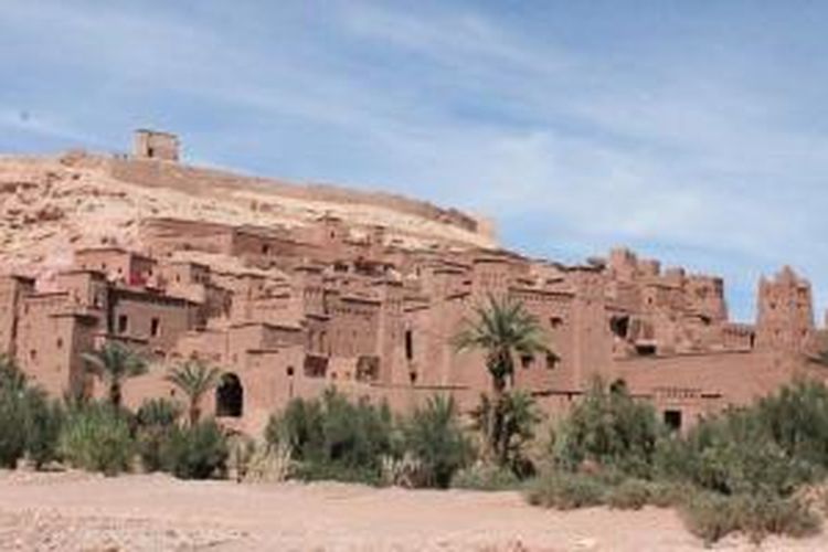 Kasbah Eit Ben Haddou, kasbah paling terkenal di Maroko dan sering menjadi tempat syuting film kolosal Hollywood.