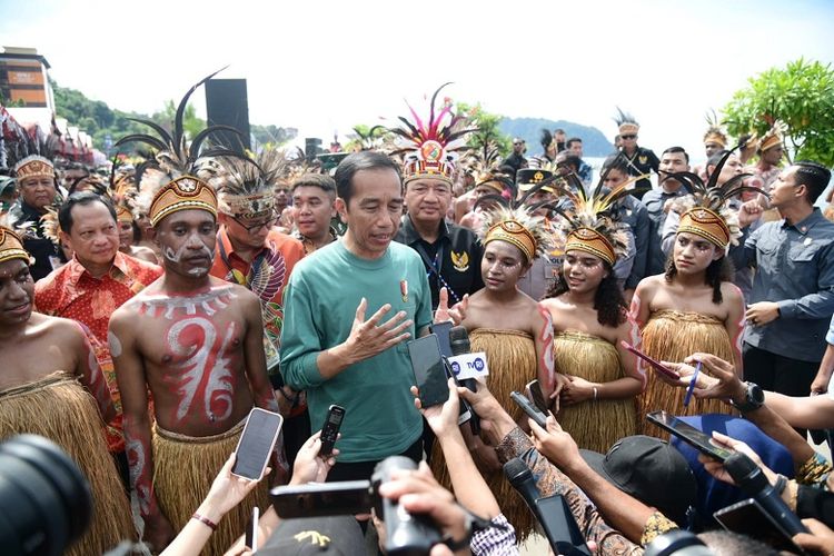 Presiden Jokowi saat hadir di acara Papua Street Carnival. 