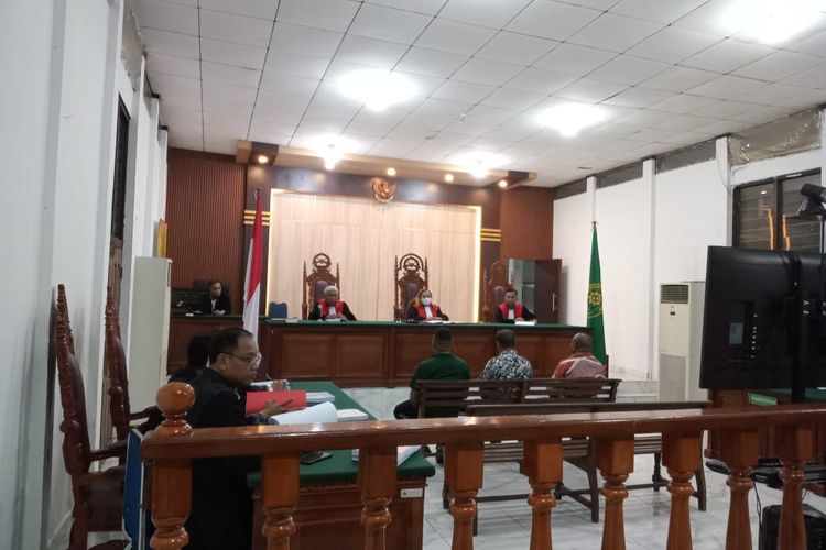 Sidang dengan agenda tuntutan JPU kasus dugaan Tipikor pengadaan tiang pancang dermaga Yarmatun di Wondama Papua barat digelar di pengadilan negeri Manokwari 