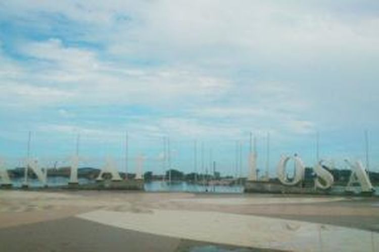 Pantai Losari yang berlokasi di Jantung Kota Makassar