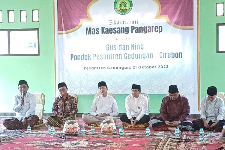 Ketua Umum (Ketum) Partai Solidaritas Indonesia (PSI) Kaesang Pangarep di Pondok Pesantren (Ponpes) Gedongan, Cirebon, Jawa Barat, Sabtu (21/10/2023).