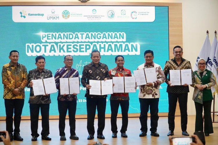 Kementerian Koperasi menjalin sinergi dengan Kementerian Usaha Mikro Kecil dan Menengah, Kementerian Kehutanan, Kementerian Pendidikan Tinggi, Sains, dan Teknologi, Kementerian Transmigrasi, serta BPJS Kesehatan untuk membangun ekosistem usaha rakyat yang terintegrasi dan berdaya saing melalui koperasi. 
