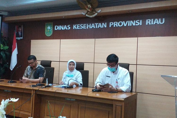 Dinas Kesehatan Riau saat mengadakan konferensi pers terkait satu pasien positif virus corona di Riau, Rabu (18/3/2020).