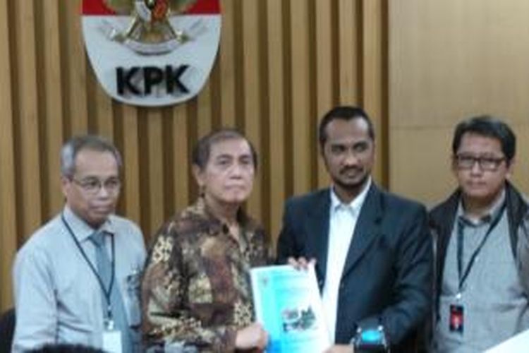  Badan Pemeriksa Keuangan (BPK) menyerahkan perhitungan kerugian negara terkait hambalang kepada Komisi Pemberantasan Korupsi (KPK), Rabu (4/9/2013).