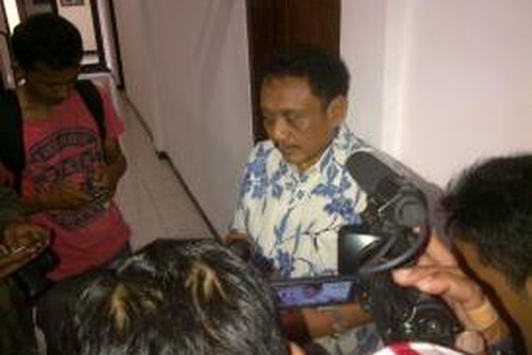 Mantan Wali Kota Semarang, Sukawi Sutarip usai menjalani pemeriksaan di Kantor Kejaksaan Negeri Semarang, Rabu (28/1/2015) sore.