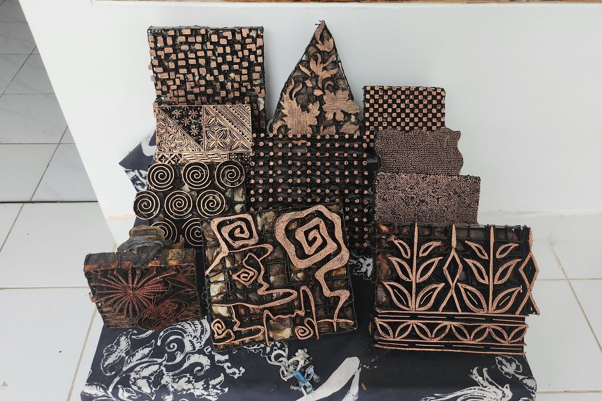 Produk batik yang ada di Rumah Batik Palbatu di Tebet, Jakarta Selatan, Senin (2/10/2023).