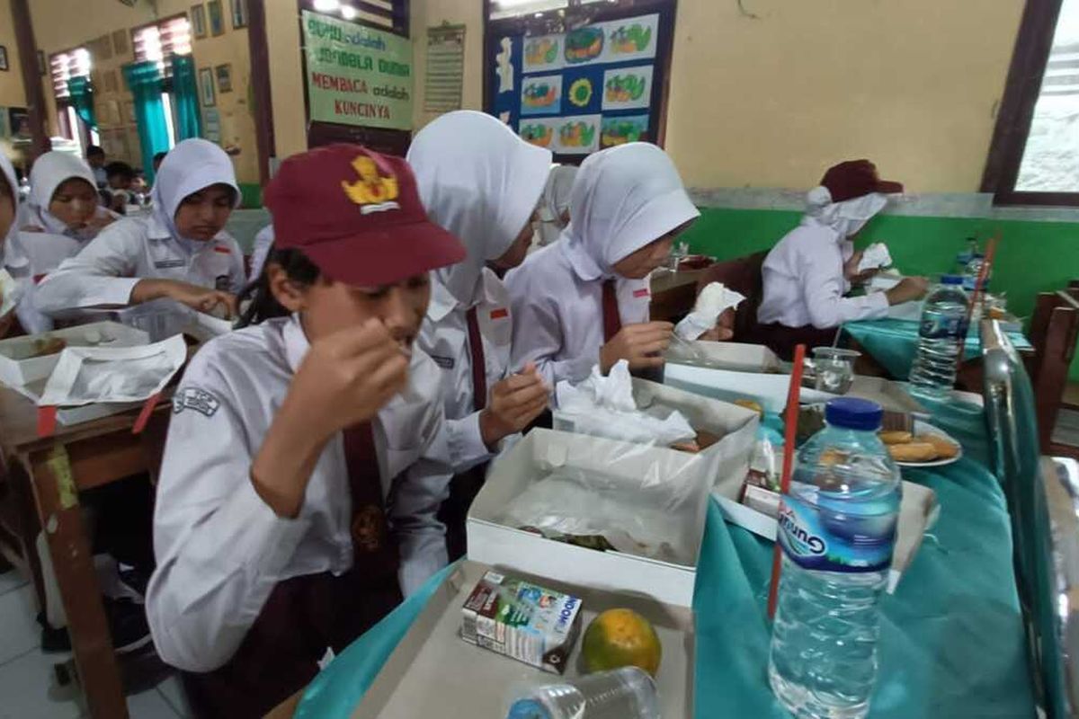 Siswa SD Minta Tambah Saat Uji Coba Makan Bergizi Gratis di Serang