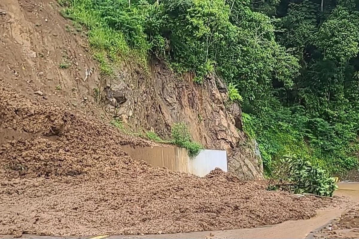 Jalur Piket Nol Lumajang Longsor, Arus Lalu Lintas Buka Tutup 