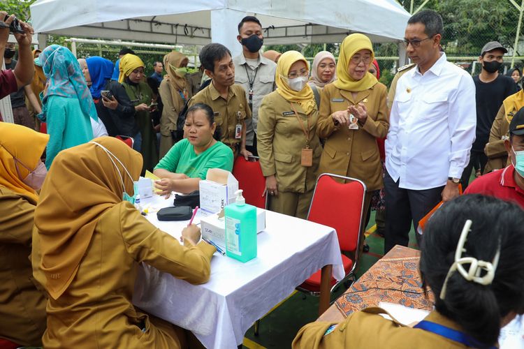 Penjabat (Pj) Gubernur Daerah Khusus Ibu Kota (DKI) Jakarta Heru Budi sedang meninjau kegiatan penanganan dan pencegahan stunting di salah satu puskesmas yang ada di Jakarta.