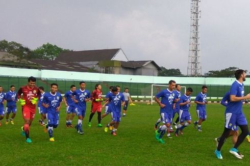 Persib Kembali Latihan, Carlton Cole dan Van Dijk Absen