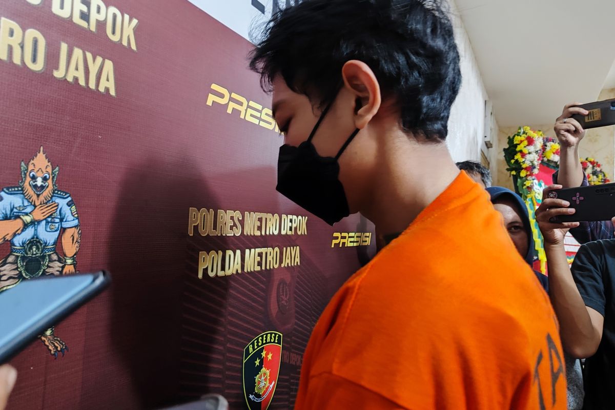 ARF (18), tersangka pencabulan yang sudah beraksi 17 kali diamankan Satreskrim Polres Metro Depok, Senin (20/11/2023). 