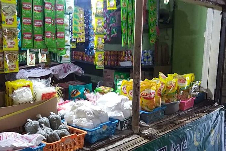 Beberapa pedagang di Pasar Tradisional Banjaran Kabupaten Bandung mengeluhkan kendala berjualan minyak goreng menggunakan aplikasi PeduliLindungi