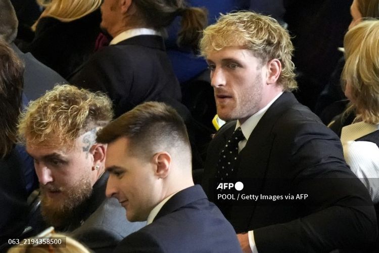 WASHINGTON, DC - JANUARY 20: Jake Paul (L) and Logan Paul (R) sit the VIP viewing area in Emancipation Hall for the Inauguration of Donald J. Trump in the U.S. Capitol Rotunda on January 20, 2025 in Washington, DC. Donald Trump takes office for his second term as the 47th president of the United States.   Jasper Colt - Pool/Getty Images/AFP (Photo by POOL / GETTY IMAGES NORTH AMERICA / Getty Images via AFP)