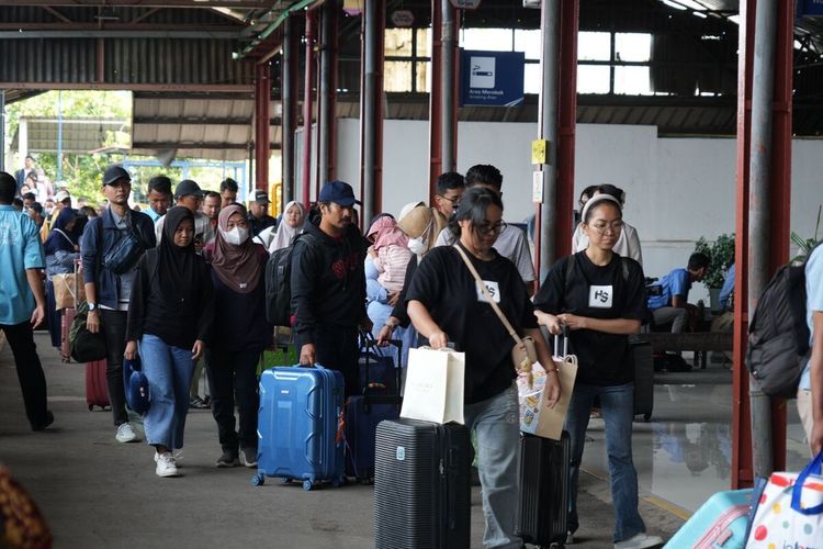 Puncak Arus Mudik Lebaran 2026, Stasiun Daop 4 Semarang Diserbu 31.290 Pemudik