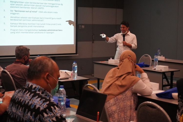 Muhammad Nur Rizal, pendiri GSM dalam rapat Bimbingan Teknis Tim Strategis Pendampingan SMK dan GSM, Ditjen Diksi, Balai Besar dan beberapa guru dan kepala sekolah SMK pilihan di Jakarta, 23 Juni 2021.