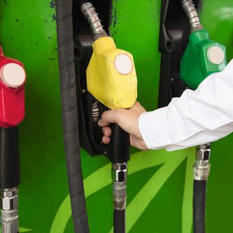 Ilustrasi BBM mengandung etanol. 