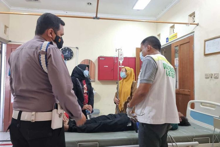 Seorang wisatawan asal Jakarta bernama Amanah (49) meninggal dunia ketika berada di perjalanan ke tempat wisata di Puncak 2, Desa Wargajaya, Kecamatan Sukamakmur, Kabupaten Bogor, Jawa Barat, Rabu (26/4/2023) siang.