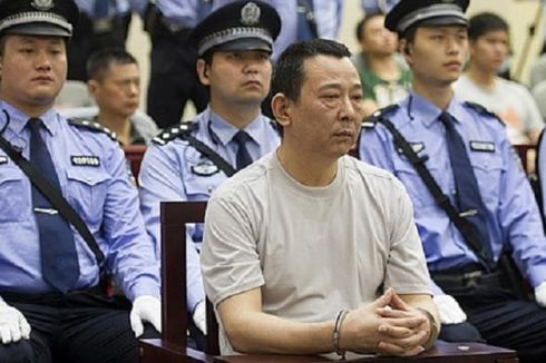 Seorang Pejabat Koruptor di China Dipenjara Seumur Hidup