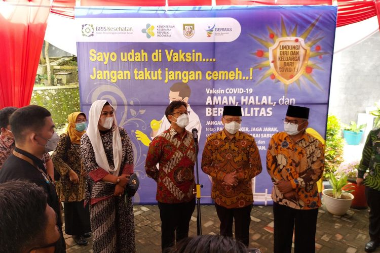 Menkes Budi Gunadi Sadikin didampingi Gubernur Bengkulu, Rohidin Mersyah