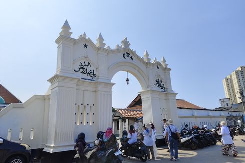 Pengalaman Berkunjung ke Masjid Luar Batang, Mencoba Air Berkah