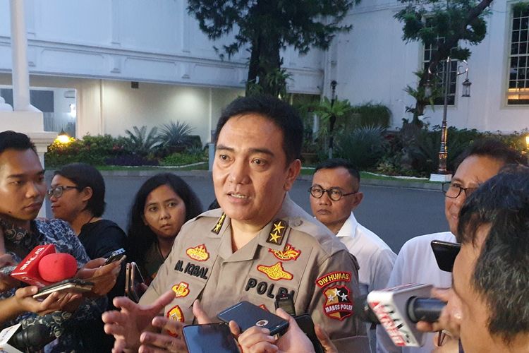 Kepala Divisi Humas Polri Irjen M Iqbal kepada wartawan usai mendampingi Kapolri Idham Aziz menemui Jokowi di Istana Kepresidenan, Jakarta, Senin (9/12/2019).
