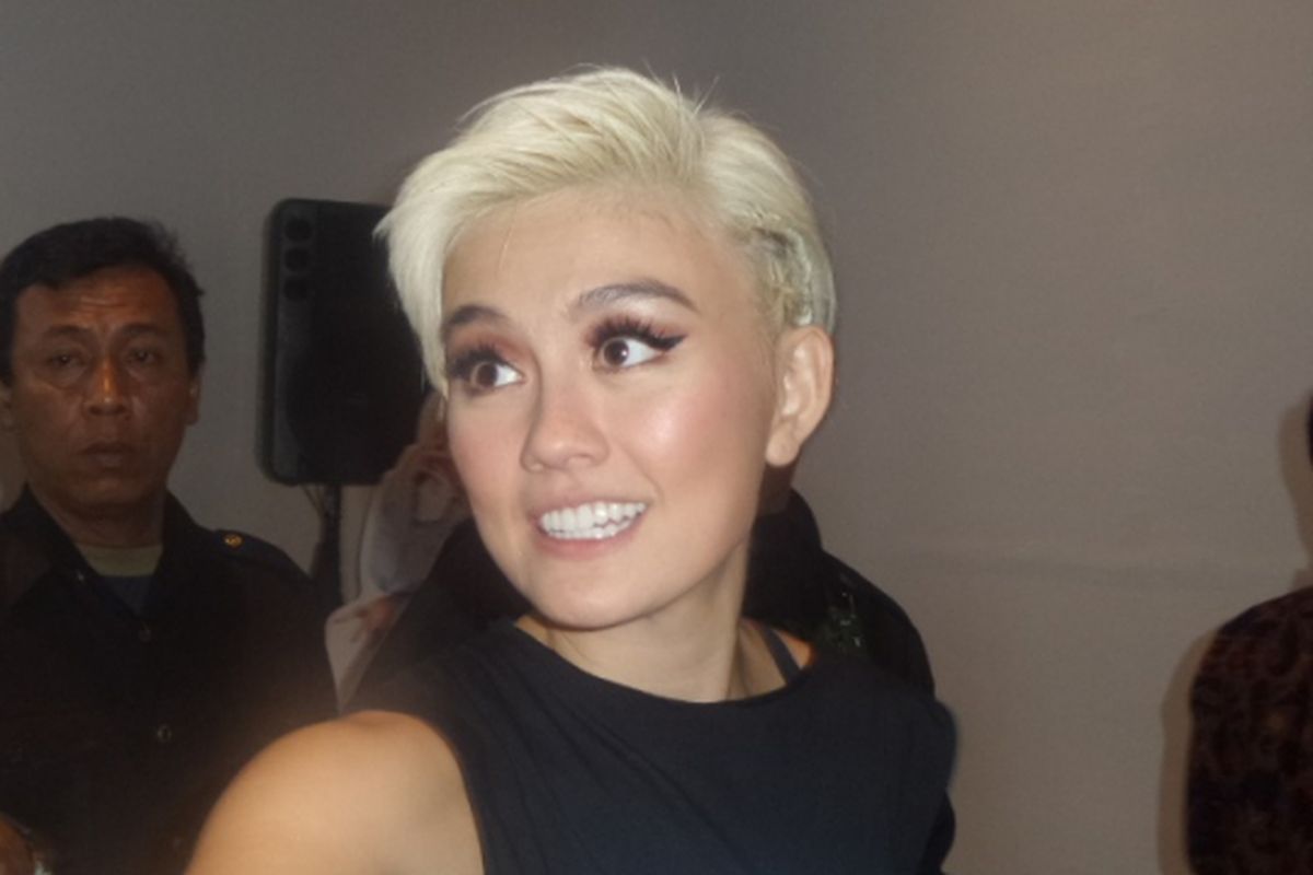 Agnez Mo tampil dalam peluncuran Vivo V7+ di JIExpo Kemayoran, Jakarta Pusat, Kamis (28/9/2017) malam.