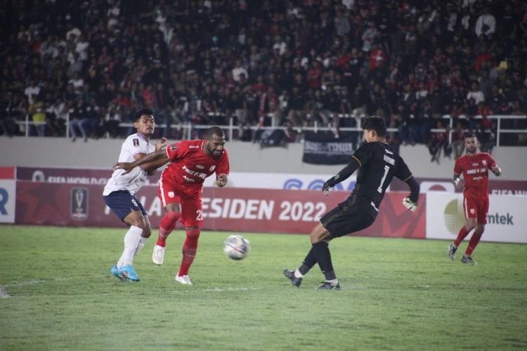 Pertandingan terakhir Grup A Piala Presiden 2022 antara Persis Solo dan Persita Tangerang di Stadion Manahan, Solo, Senin (27/6/2022) malam WIB.