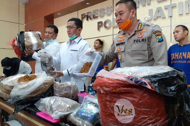 Barang bukti 40 kilogram Tembakau Gorila diamankan Ditreskoba Polda Jatim.