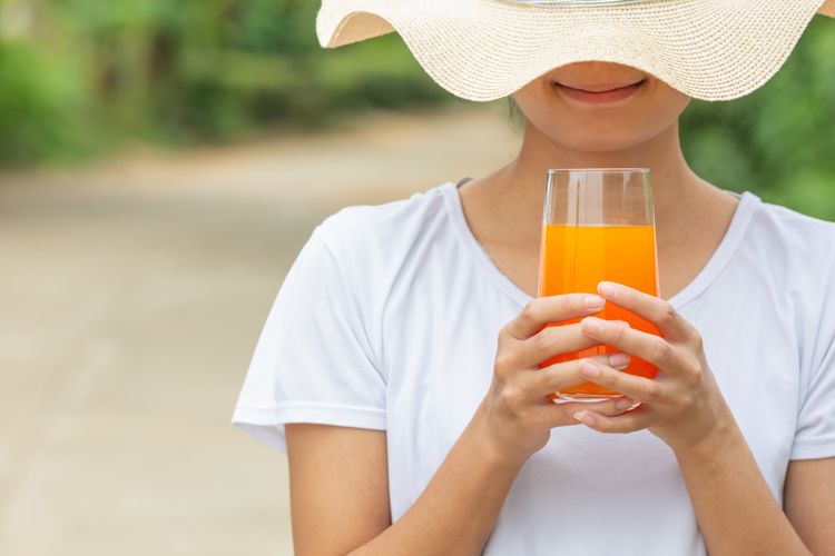 5 Jus Buah Kaya Serat yang Bantu Menurunkan Kolesterol