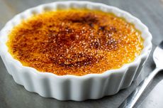 4 Kesalahan Membuat Creme Brulee, Pakai Wadah Terlalu Besar