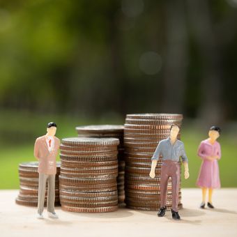 Ilustrasi gaji. Pemerintah menanggung PPh Pasal 21 bagi pekerja bergaji hingga Rp 10 juta per bulan sepanjang 2026. Insentif ini berlaku untuk pegawai di lima sektor usaha tertentu dengan sejumlah syarat.