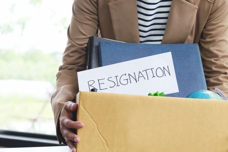 Ilustrasi contoh surat resign kerja (resignation letter).