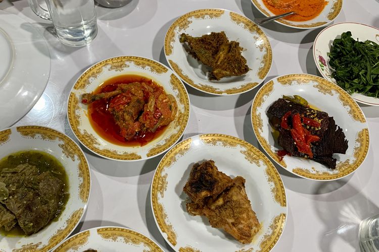 Aneka lauk khas Minangkabau, Sumatera Barat.