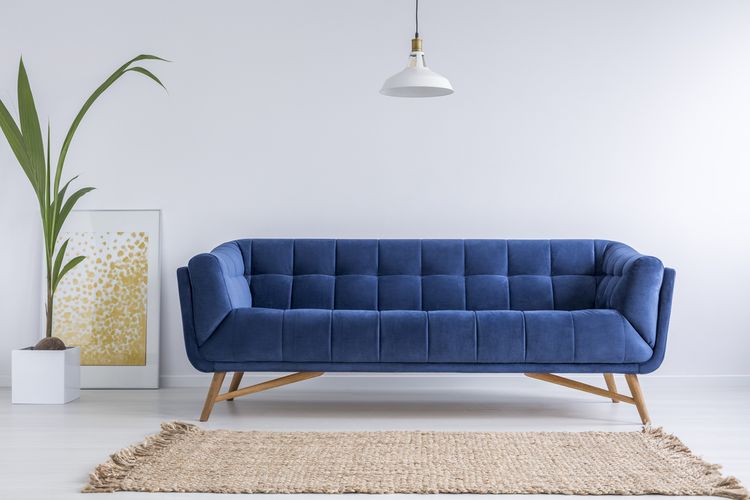 Ilustrasi sofa biru.