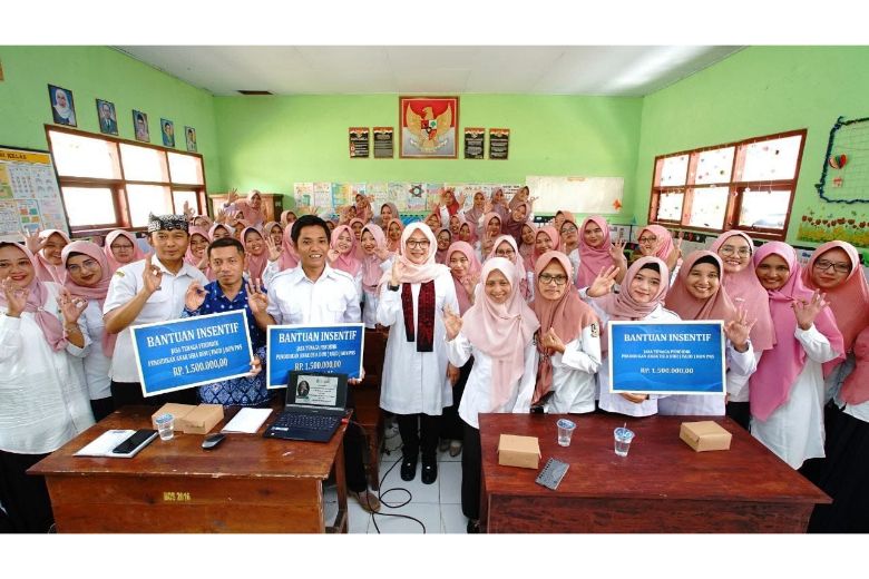 Bupati Banyuwangi Salurkan Insentif Rp 7,2 Miliar kepada 1.200 Guru PAUD