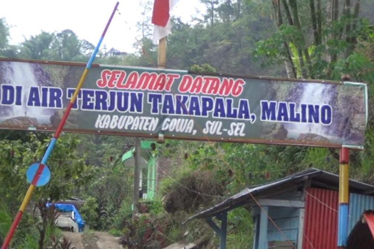 Pesona air terjun Takapala, Malino, Kecamatan Tinggimoncong, Kabupaten Gowa, Sulawesi Selatan setinggi 109 meter menjadi tujuan wisata warga. Minggu, (22/12/2019).