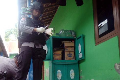 Polisi Temukan Bahan Kimia di Kamar Kos Terduga Teroris