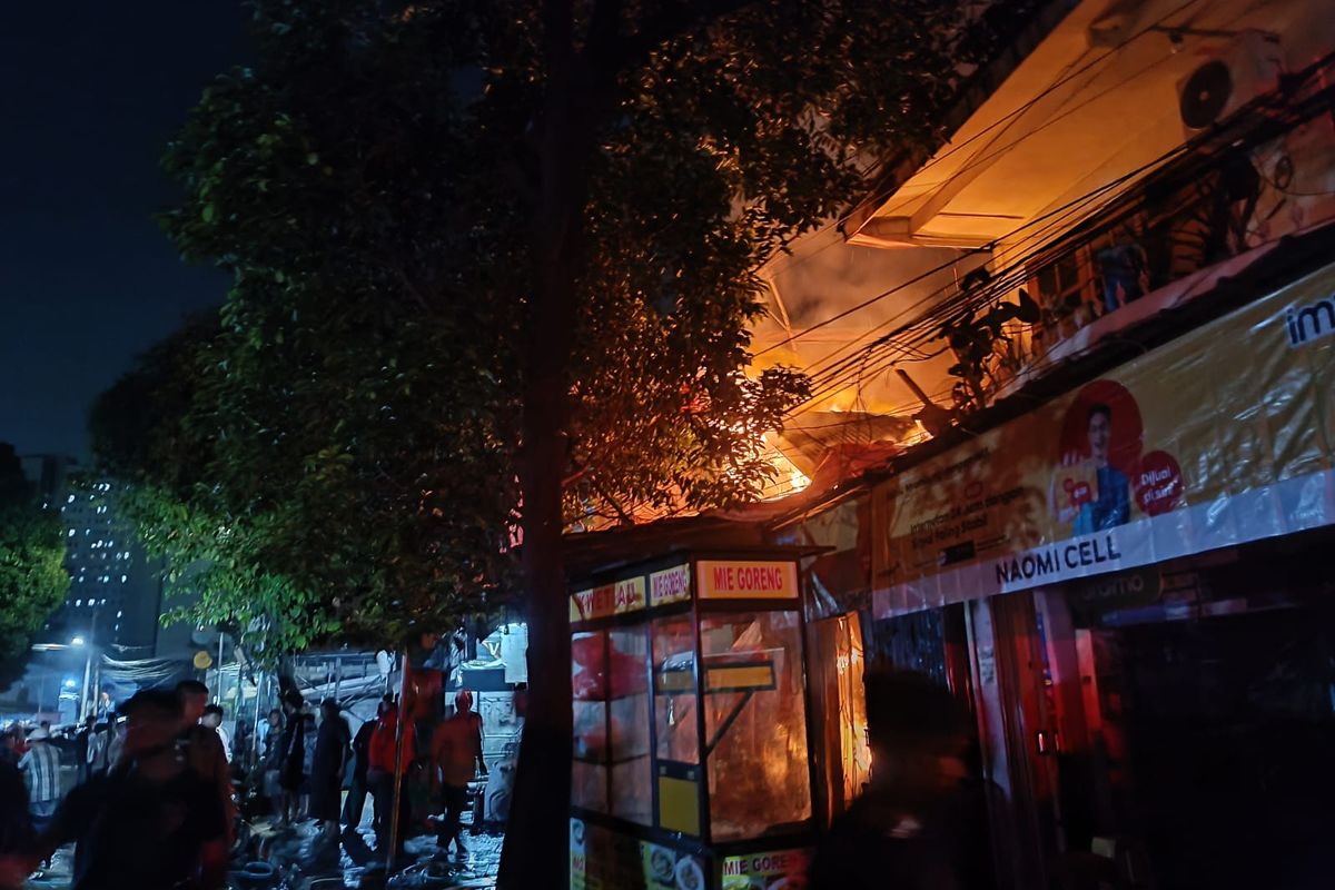 Sebuah ruko ayam goreng di Jalan Haji Naman, Pondok Kelapa, Duren Sawit, Jakarta Timur, kebakaran pada Selasa (12/3/2024) sekitar pukul 20.50 WIB.