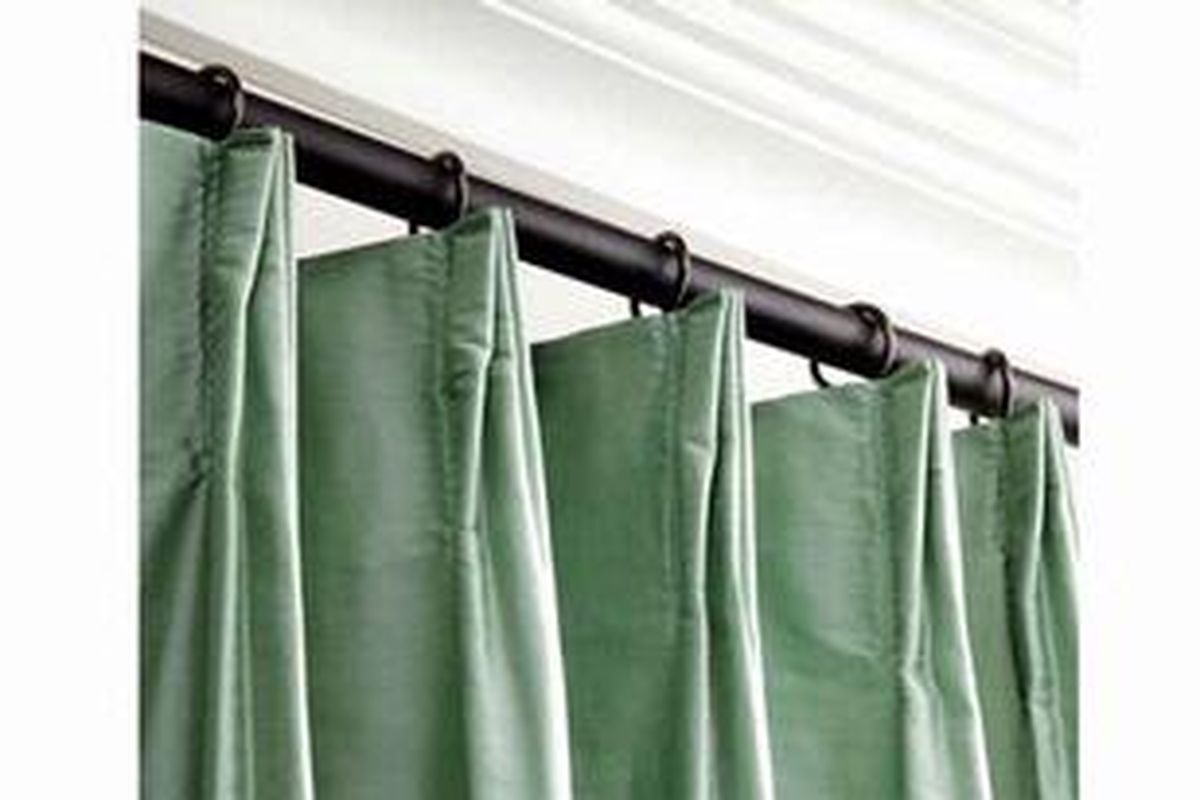 nuansa warna kilau permata seperti kecubung dan pirus memang terkenal dan biasa dipadukan dengan nuansa metalik dari platinum atau nikel.