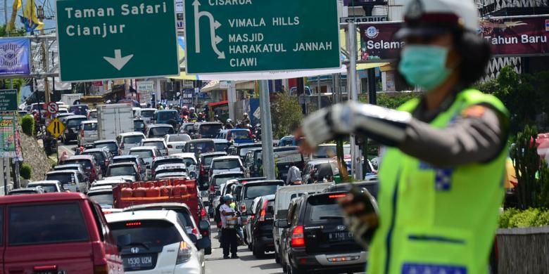 Kendaraan di Jalan Tol Jagorawi menuju Puncak, Bogor.