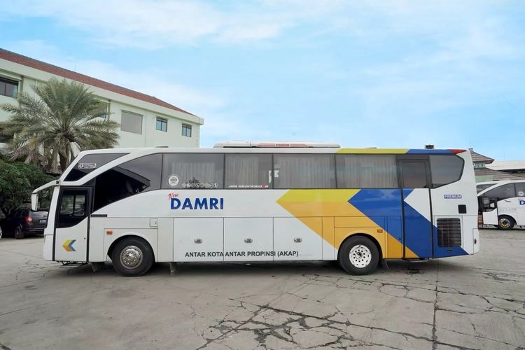 Ilustrasi Bus DAMRI yang melayani rute AKAP