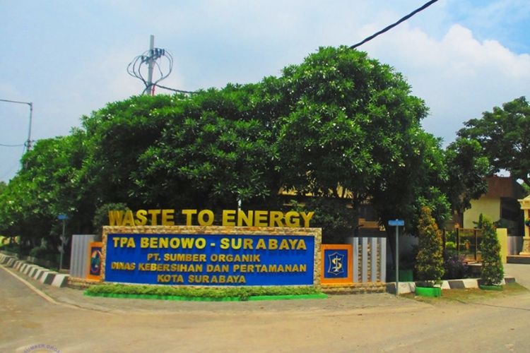 Tempat Pembuangan Akhir (TPA) Benowo yang dikembangkan menjadi PLTSa Benowo menghasilkan energi listrik untuk menerangi Kota Surabaya.